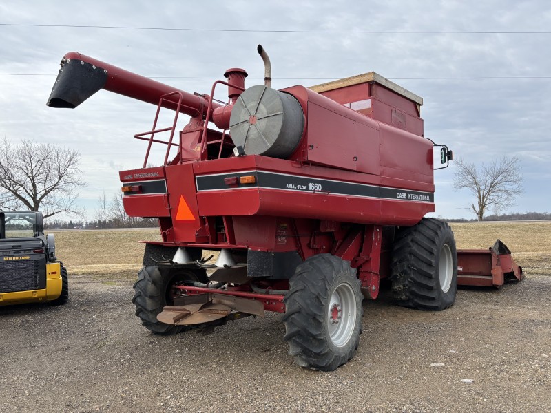 1989 CASE IH 1660 COMBINE PACKAGE WITH TWO HEADS AND CART