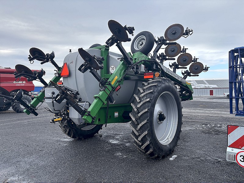 2023 UNVERFERTH 1400 NUTRIMAX LIQUID FERTILIZER APPLICATOR