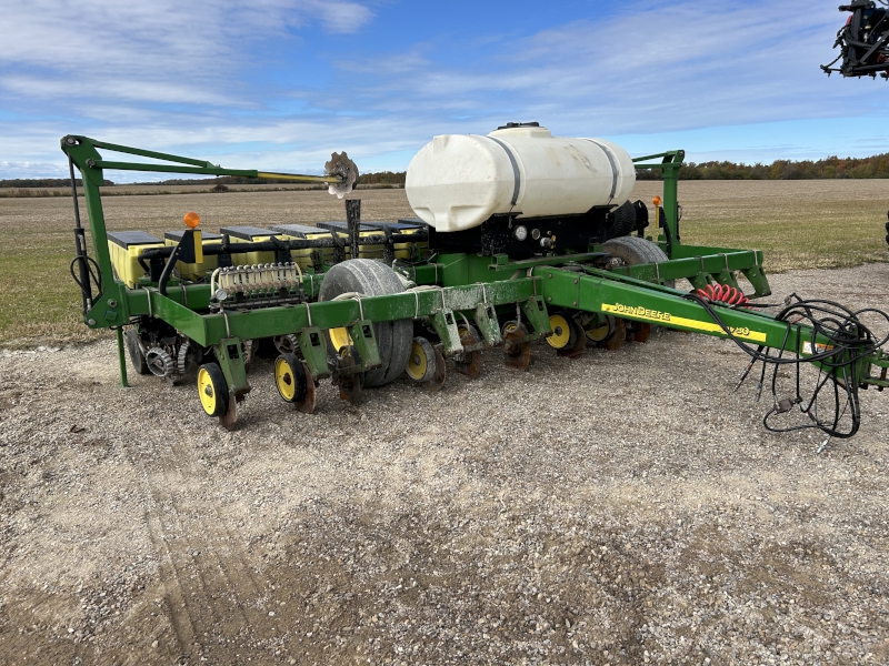 2005 JOHN DEERE 1780 12 ROW PLANTER