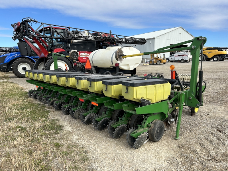 2005 JOHN DEERE 1780 12 ROW PLANTER