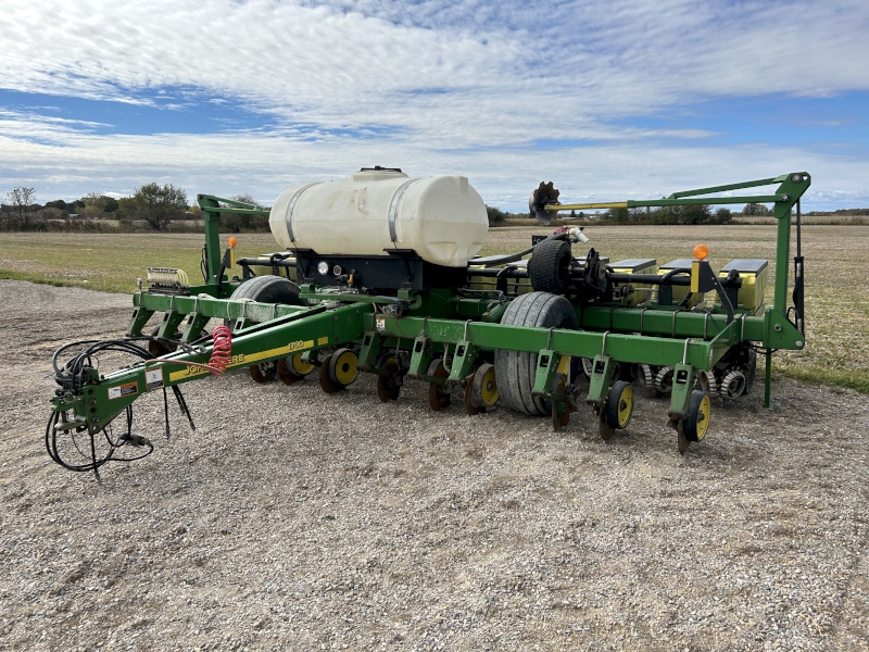 2005 JOHN DEERE 1780 12 ROW PLANTER