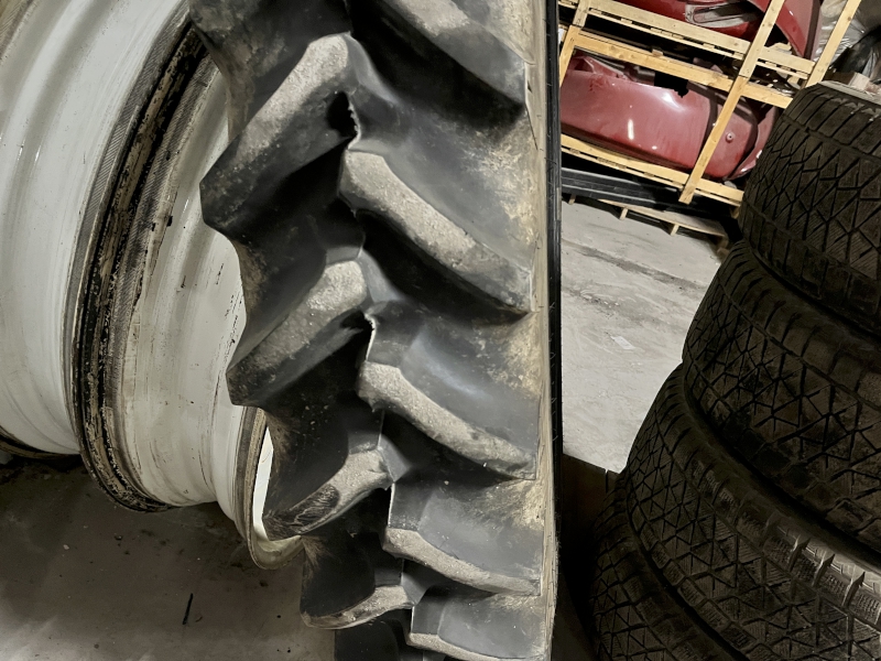 2006 TITAN TIRE AND 2 RIM PACKAGE