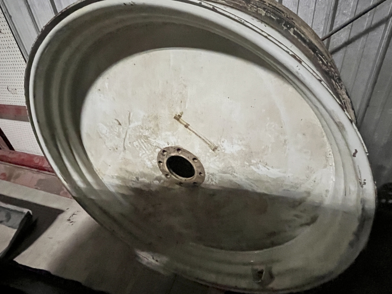 2006 TITAN TIRE AND 2 RIM PACKAGE