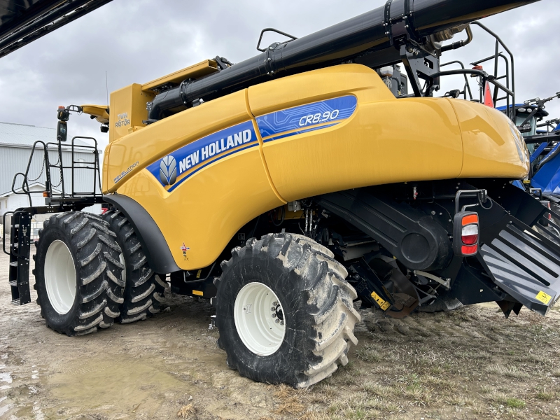 2022 NEW HOLLAND CR8.90 COMBINE