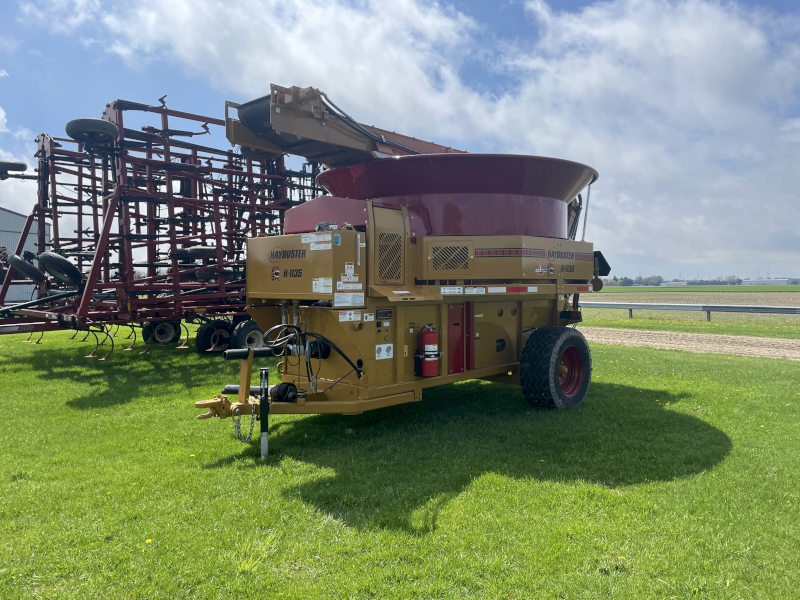2025 HAYBUSTER H-1135 BIG BITE TUB FEED GRINDER