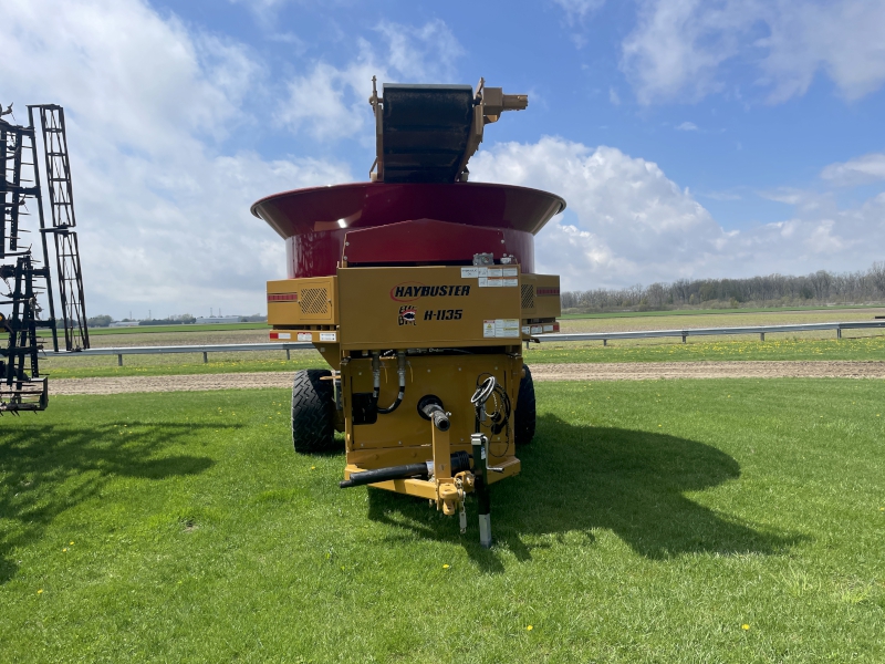 2025 HAYBUSTER H-1135 BIG BITE TUB FEED GRINDER