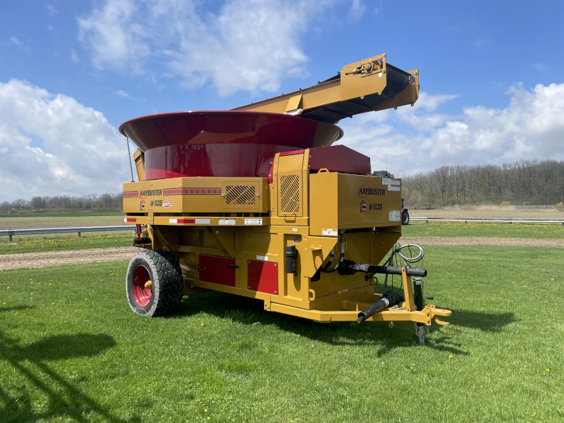 2025 HAYBUSTER H-1135 BIG BITE TUB FEED GRINDER