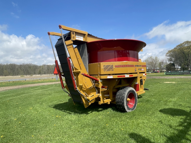 2025 HAYBUSTER H-1135 BIG BITE TUB FEED GRINDER