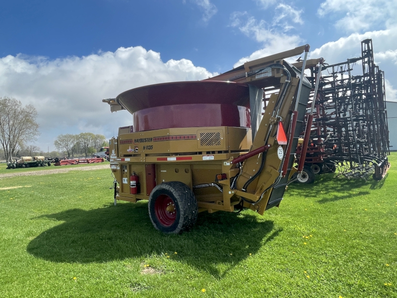 2025 HAYBUSTER H-1135 BIG BITE TUB FEED GRINDER