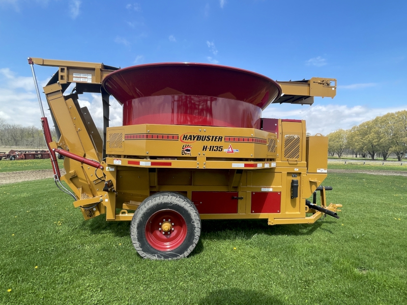 2025 HAYBUSTER H-1135 BIG BITE TUB FEED GRINDER