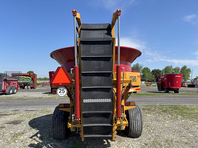 2025 HAYBUSTER H-1030 BIG BITE TUB GRINDER