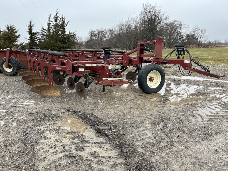 2010 SALFORD 8205 TANDEM FLEX-TRAIL MOLDBOARD PLOW