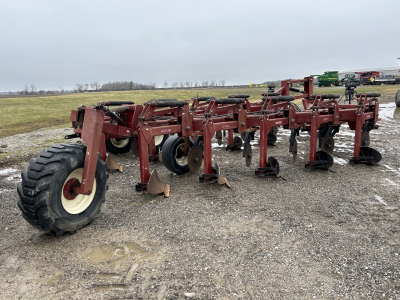 2010 SALFORD 8205 TANDEM FLEX-TRAIL MOLDBOARD PLOW