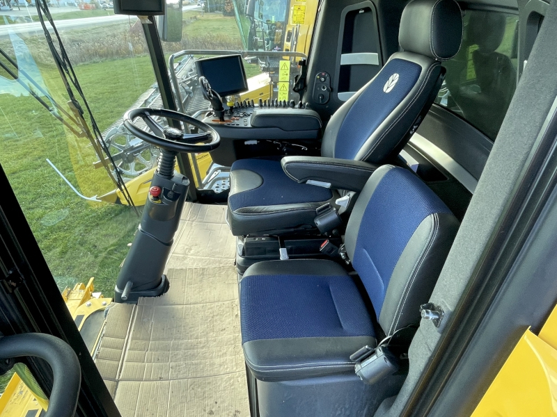 2022 NEW HOLLAND CR7.90 COMBINE