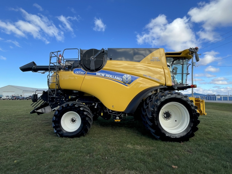 2022 NEW HOLLAND CR7.90 COMBINE