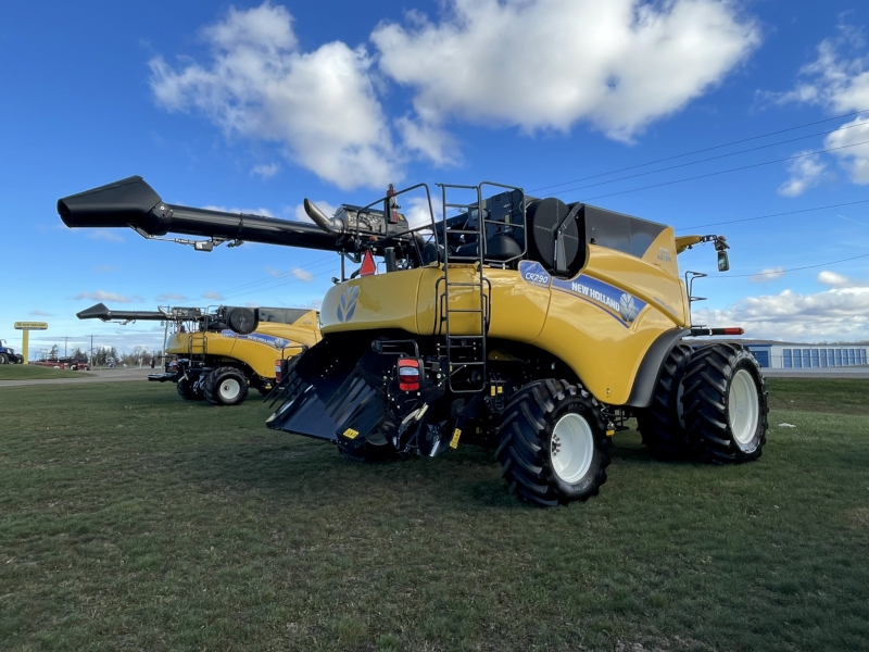 2022 NEW HOLLAND CR7.90 COMBINE