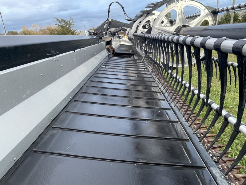 2023 MACDON FD245 DRAPER HEAD WITH CART