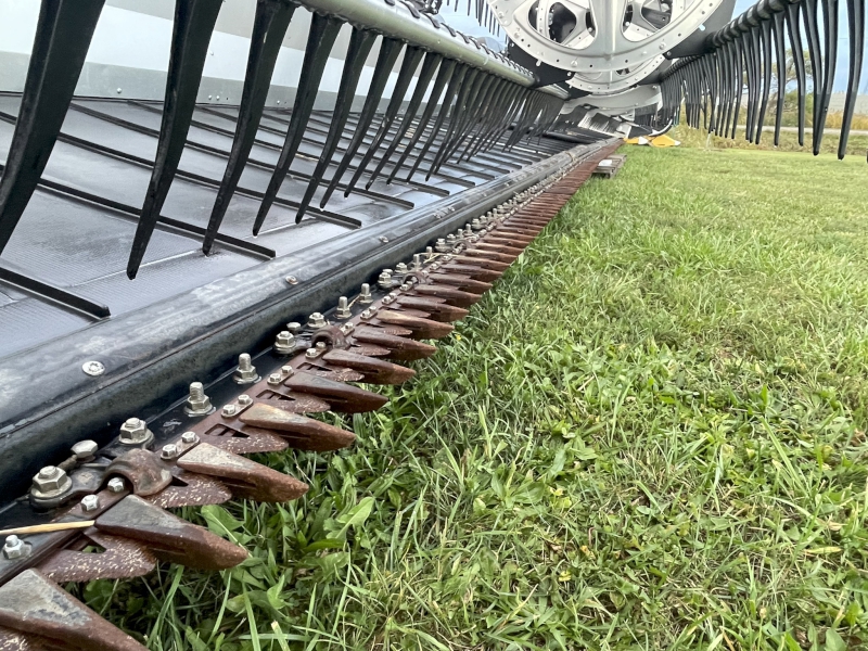 2023 MACDON FD245 DRAPER HEAD WITH CART