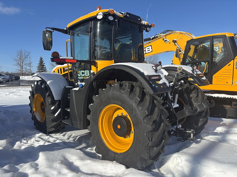 2026 JCB 4220 FASTRAC iCON TRACTOR
