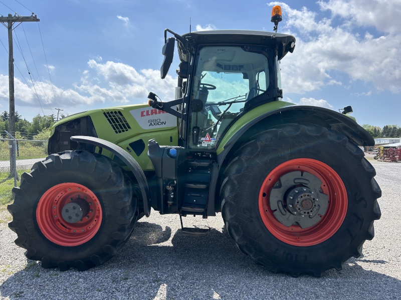 2017 CLAAS AXION 880 TRACTOR