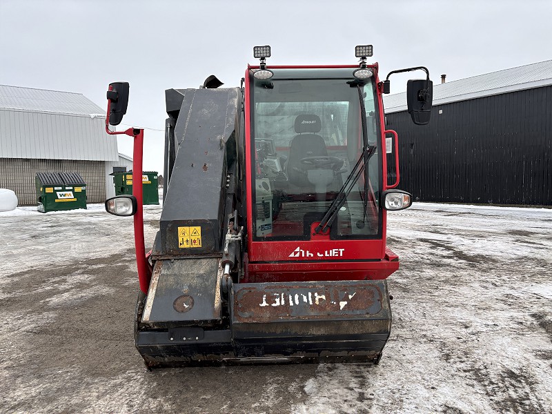 2020 TRIOLIET TRIOTRAC II 2400VL TMR SELF PROPELLED FEED MIXER