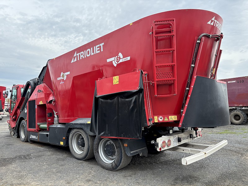 2020 TRIOLIET TRIOTRAC II 2400VL TMR SELF PROPELLED FEED MIXER