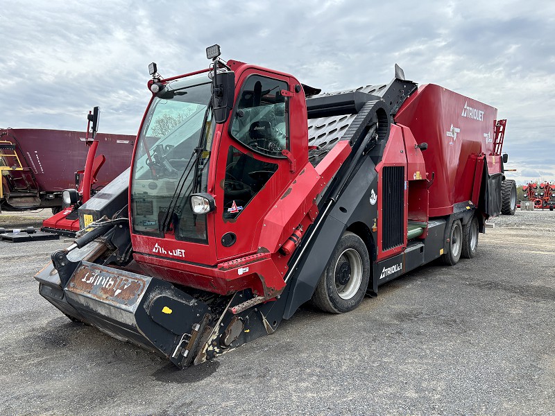 2020 TRIOLIET TRIOTRAC II 2400VL TMR SELF PROPELLED FEED MIXER