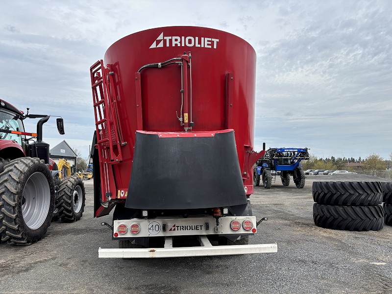 2020 TRIOLIET TRIOTRAC II 2400VL TMR SELF PROPELLED FEED MIXER