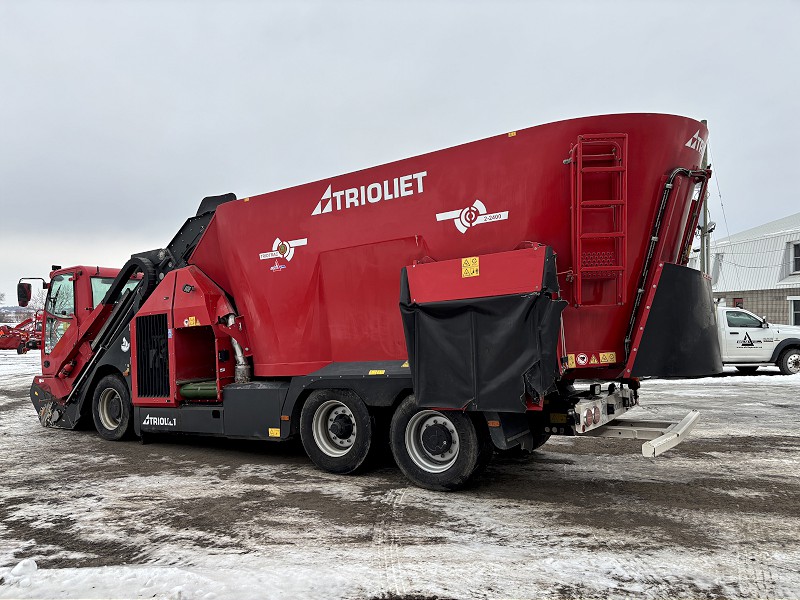 2020 TRIOLIET TRIOTRAC II 2400VL TMR SELF PROPELLED FEED MIXER