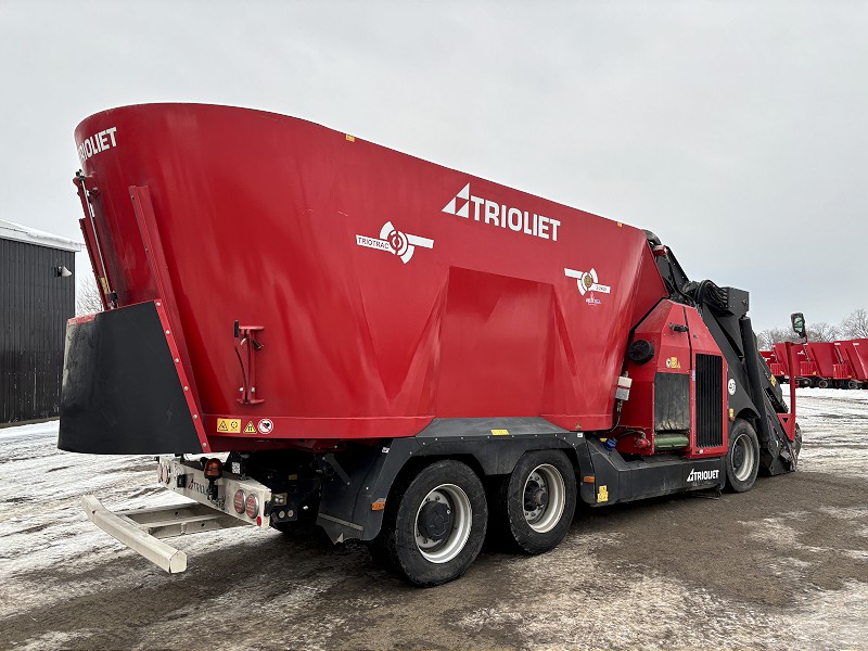 2020 TRIOLIET TRIOTRAC II 2400VL TMR SELF PROPELLED FEED MIXER