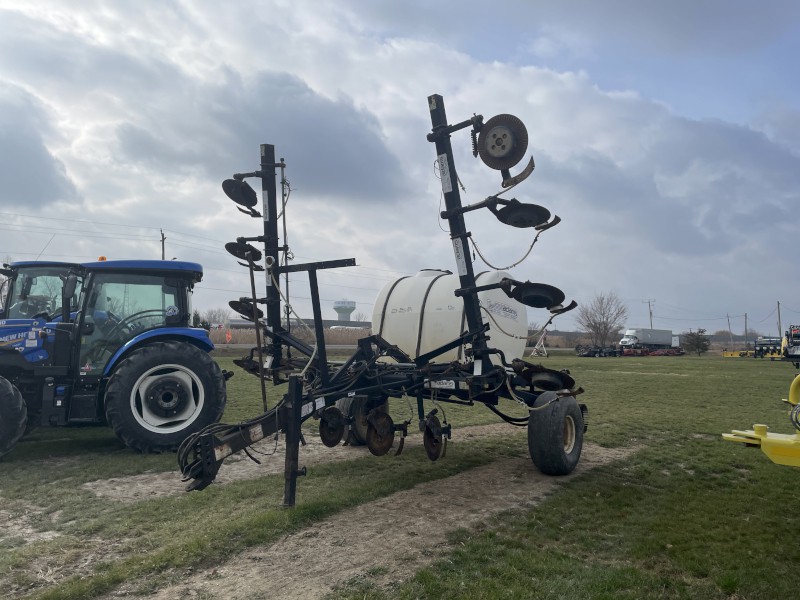 1995 ADAMS 11 SHANK APPLICATOR