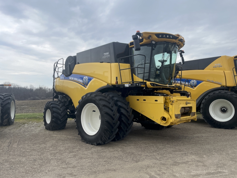 2017 NEW HOLLAND CR7.90 COMBINE