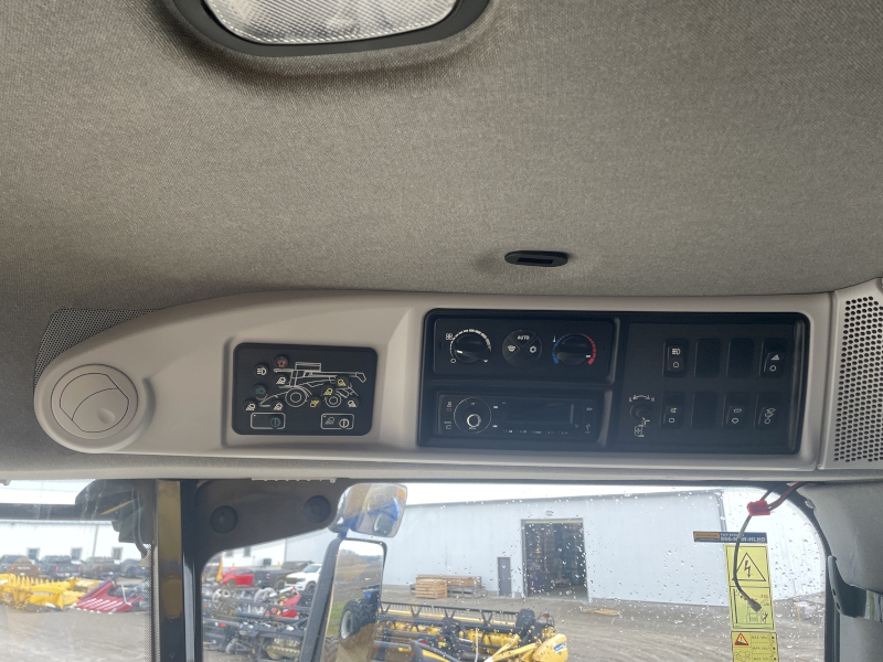 2017 NEW HOLLAND CR7.90 COMBINE
