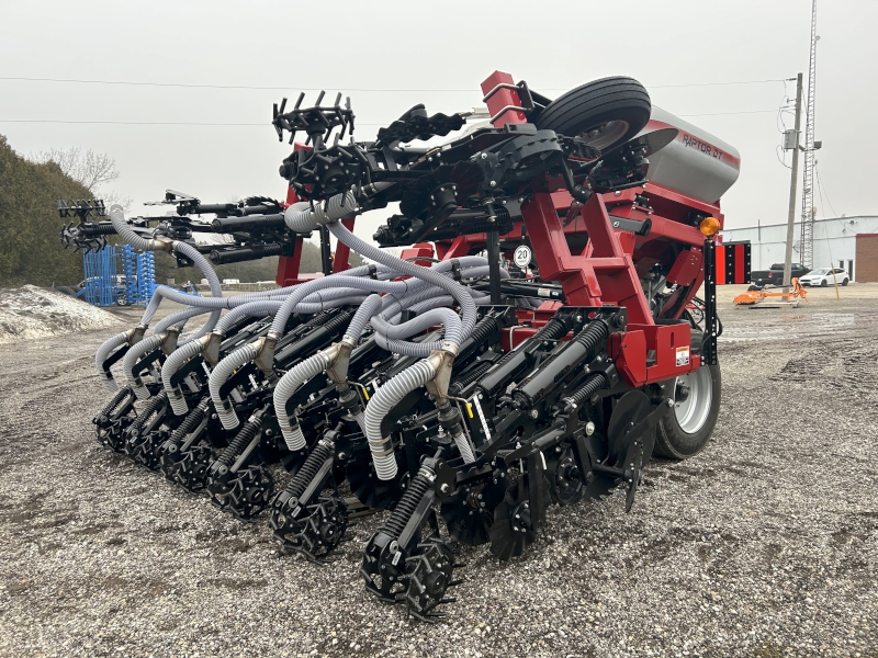 2026 UNVERFERTH RAPTOR 2130MT 8 ROW STRIP TILL(DRY FERTILIZER)