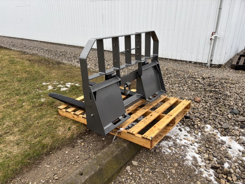 2025 CNH 5500 POUND PALLET FORK-ALO/EURO ATTACH