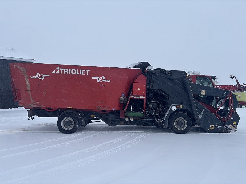 2013 TRIOLIET TT-2000 TMR SELF PROPELLED FEED MIXER