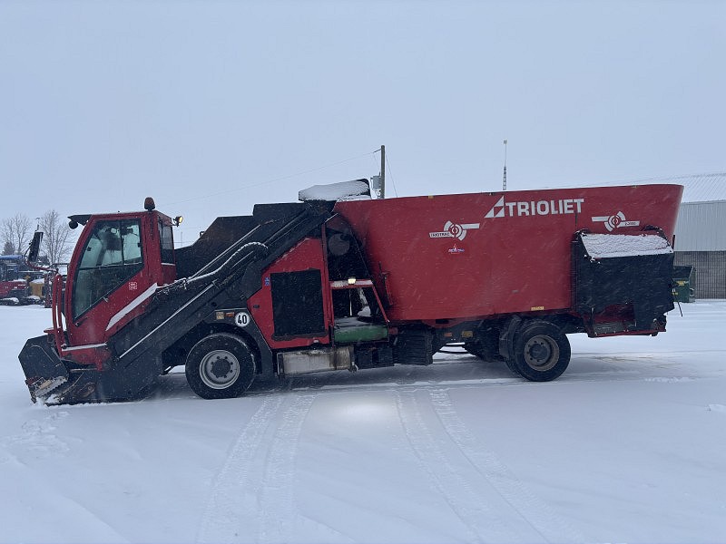 2013 TRIOLIET TT-2000 TMR SELF PROPELLED FEED MIXER