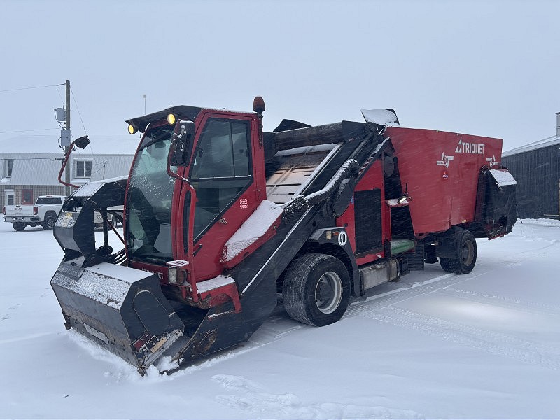 2013 TRIOLIET TT-2000 TMR SELF PROPELLED FEED MIXER