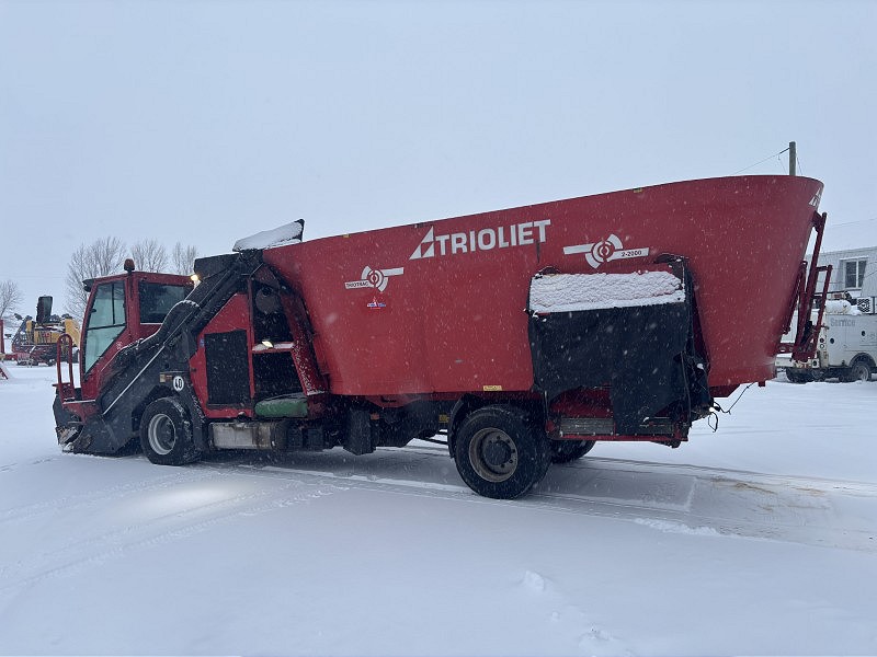 2013 TRIOLIET TT-2000 TMR SELF PROPELLED FEED MIXER