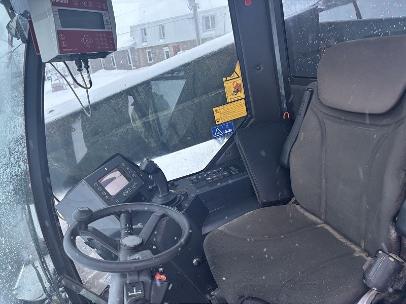 2013 TRIOLIET TT-2000 TMR SELF PROPELLED FEED MIXER