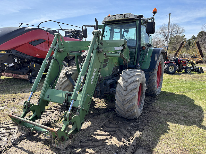 2009 FENDT 312 VARIO TRACTOR WITH LOADER
