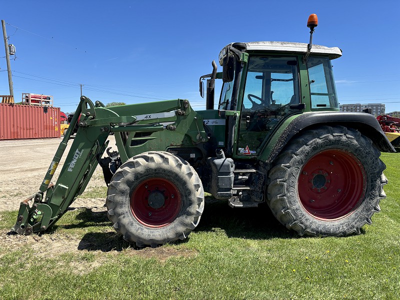 2009 FENDT 312 VARIO TRACTOR WITH LOADER