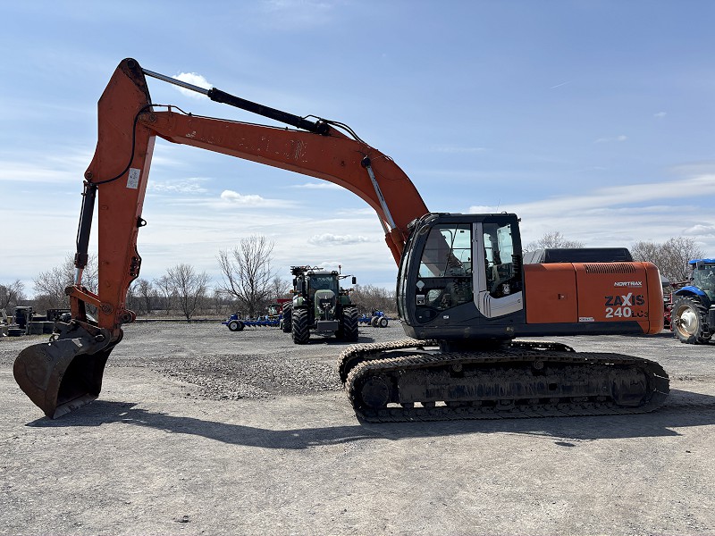 2012 HITACHI ZD240LC-3 EXCAVATOR