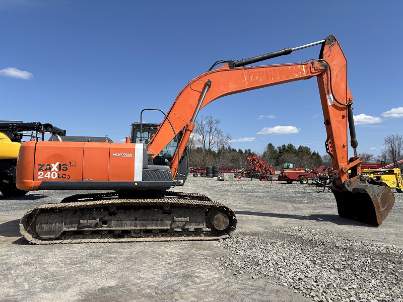 2012 HITACHI ZD240LC-3 EXCAVATOR