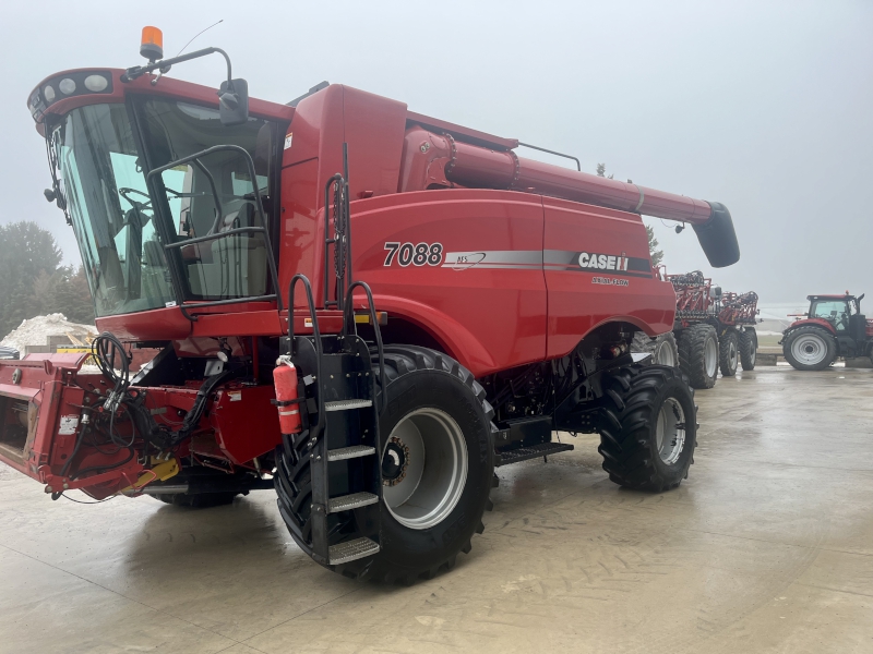 2009 CASE IH 7088 COMBINE