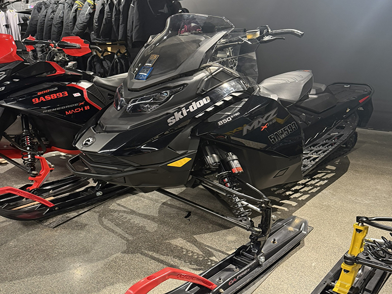 2024 SKI-DOO MXZ X-RS 850 E-TEC SNOWMOBILE WITH SMART-SHOX AND 10.25 TOUCHSCREEN