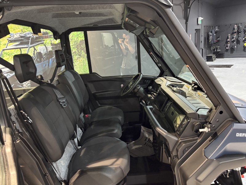 Side-by-Side/Utility Vehicle  2026 CAN-AM DEFENDER XT CAB HD11 SIDE BY SIDE WITH TOUCHSCREEN Photo