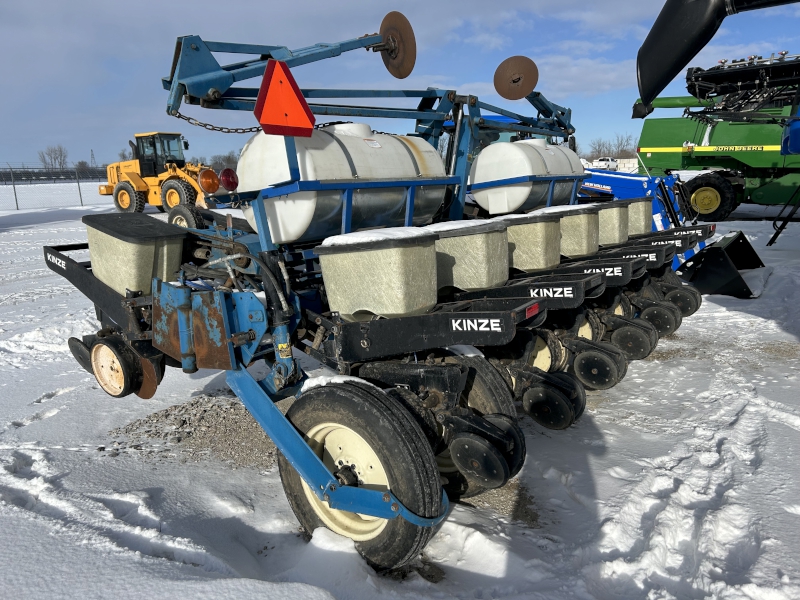1990 KINZE EF-ECONO FOLD PLANTER