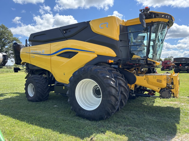 2026 NEW HOLLAND CR10 COMBINE