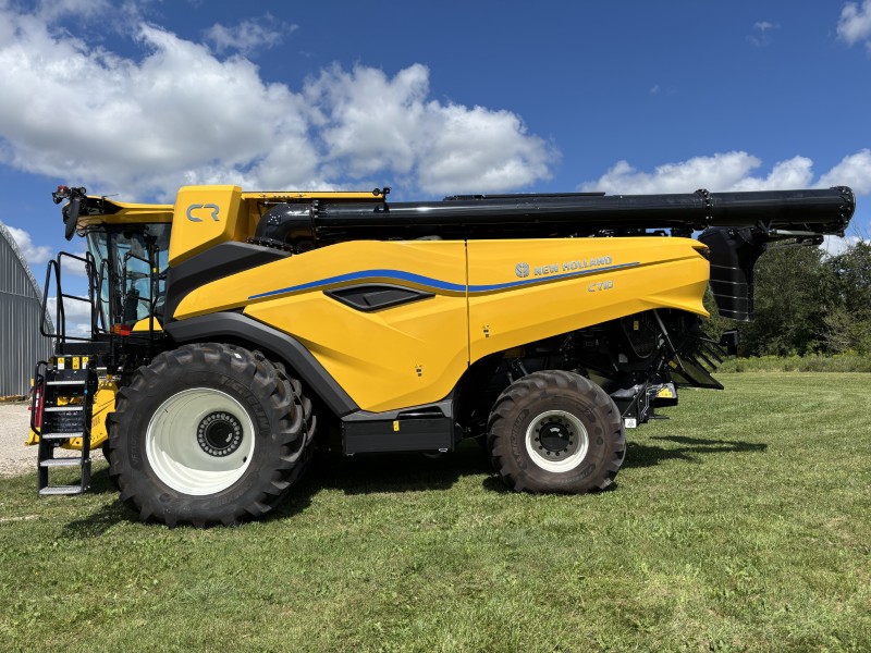 2026 NEW HOLLAND CR10 COMBINE